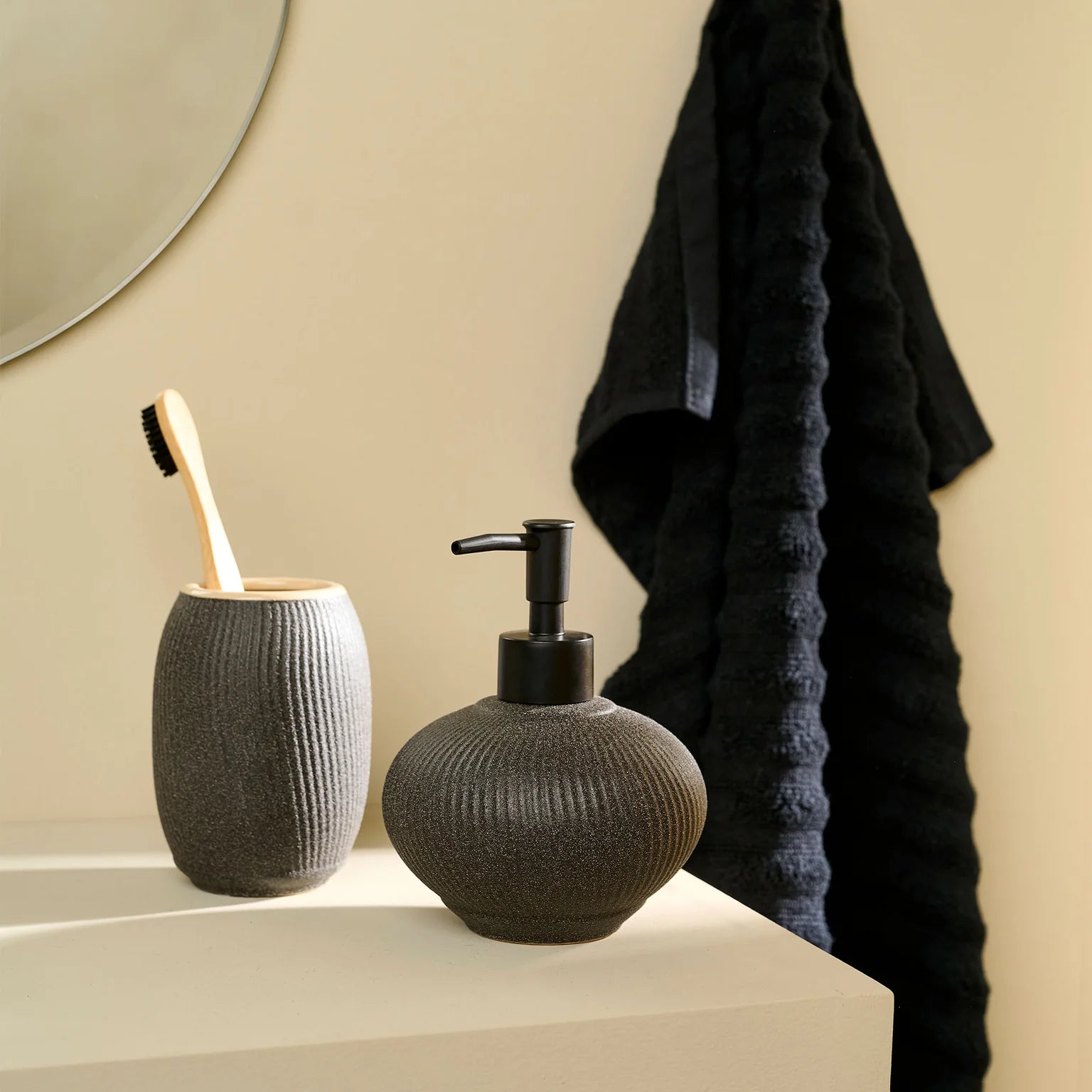 Vica Seifenspender Schwarz